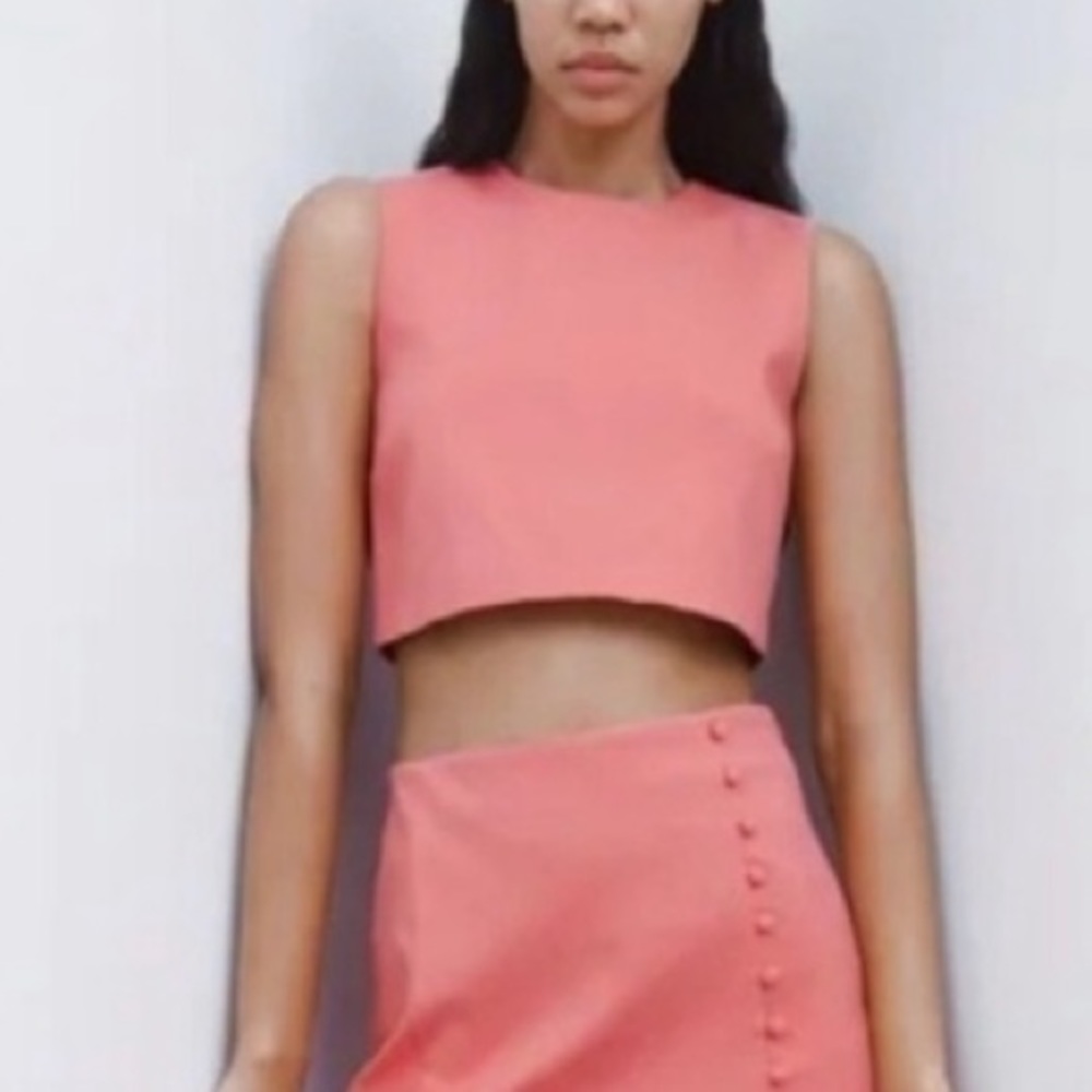Cropped pink top